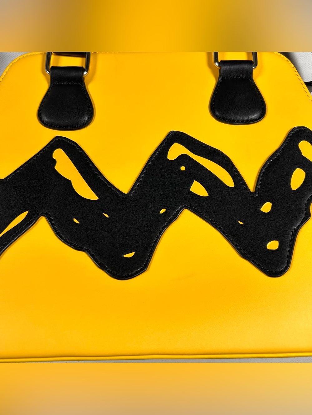 Loungefly Peanuts Crossbody Purse Charlie Brown RARE - Picture 2 of 13